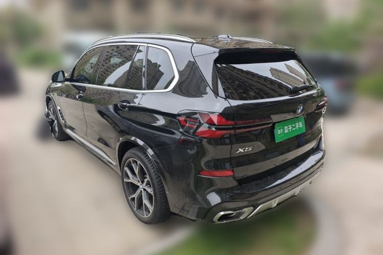 Used BMW X5 2023 xDrive 30Li Luxury M Sport Package Rear Left 45 Deg