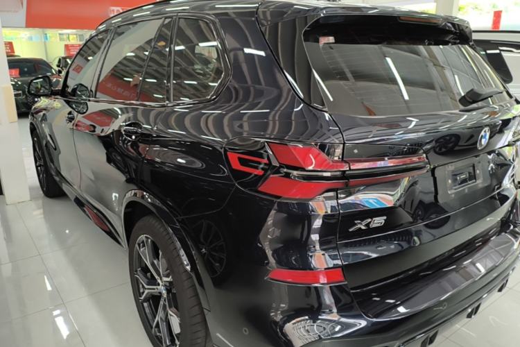 Used BMW X5 2023 xDrive 30Li Luxury M Sport Night Edition Package Rear Left 45 Deg