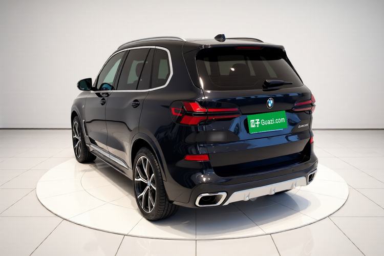 Used BMW X5 2023 xDrive 30Li Luxury M Sport Package Rear Left 45 Deg