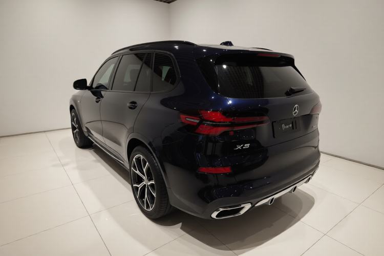 Used BMW X5 2023 xDrive 30Li Luxury M Sport Night Edition Package Rear Left 45 Deg