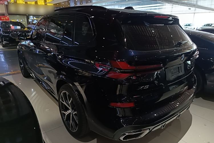 Used BMW X5 2023 xDrive 30Li Luxury M Sport Night Edition Package Rear Left 45 Deg