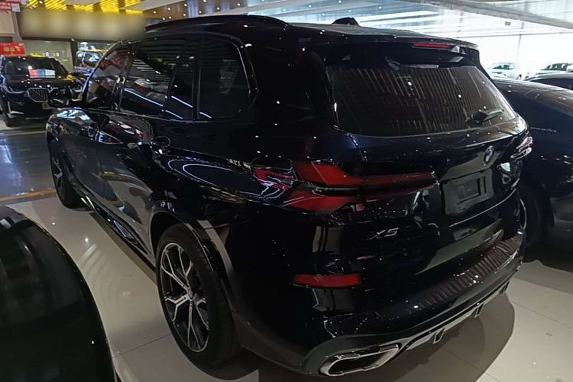 Used BMW X5 2023 xDrive 30Li Luxury M Sport Night Edition Package Rear Left 45 Deg