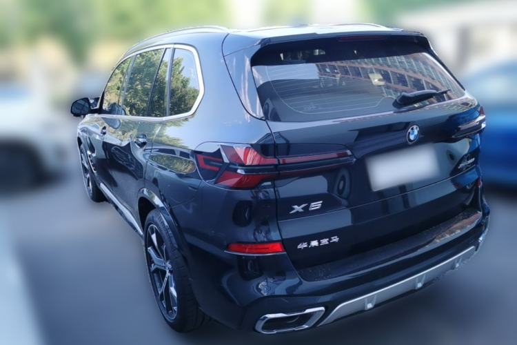 Used BMW X5 2023 xDrive 30Li Luxury M Sport Package Rear Left 45 Deg