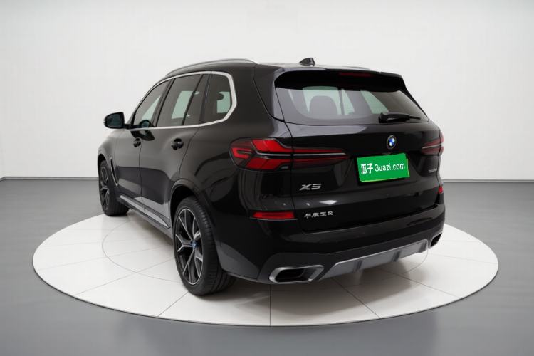 Used BMW X5 2023 xDrive 30Li Luxury M Sport Package Rear Left 45 Deg