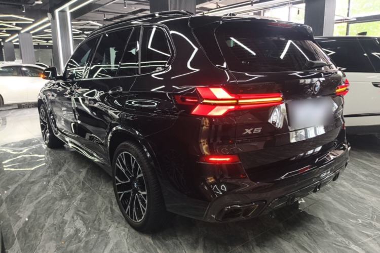 Used BMW X5 2023 xDrive 40Li M Sport Package Rear Left 45 Deg