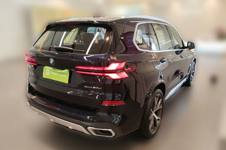 Used BMW X5 2023 xDrive 30Li Luxury M Sport Package Rear Right 45 Deg