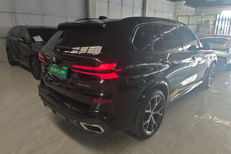 Used BMW X5 2023 xDrive 30Li Luxury M Sport Night Edition Package Rear Right 45 Deg