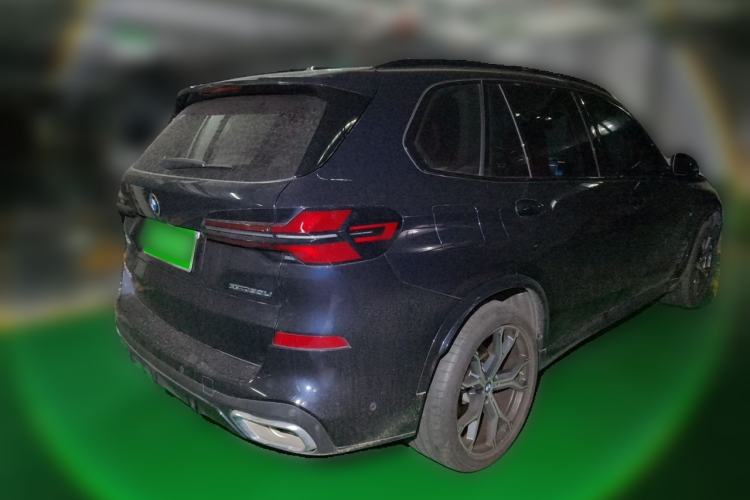 Used BMW X5 2023 xDrive 30Li Luxury M Sport Package Rear Right 45 Deg