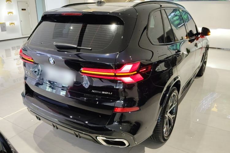 Used BMW X5 2023 xDrive 30Li Luxury M Sport Night Edition Package Rear Right 45 Deg