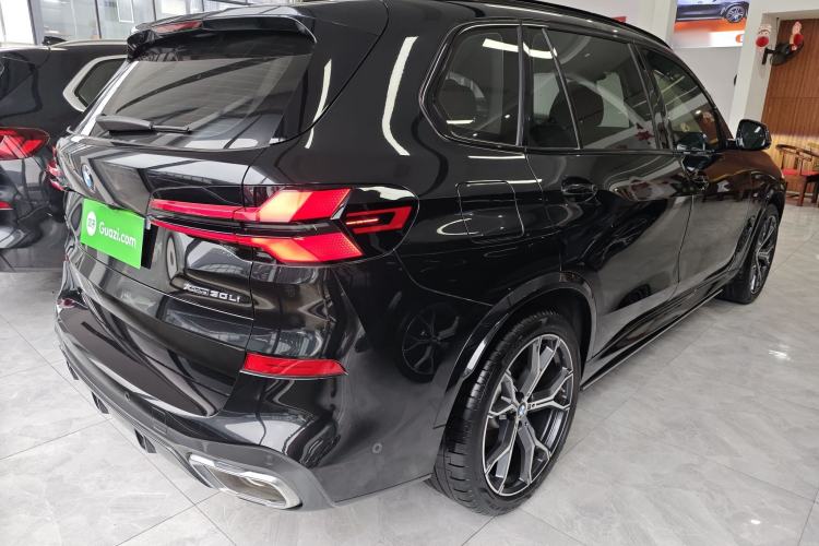 Used BMW X5 2023 xDrive 30Li Luxury M Sport Night Edition Package Rear Right 45 Deg