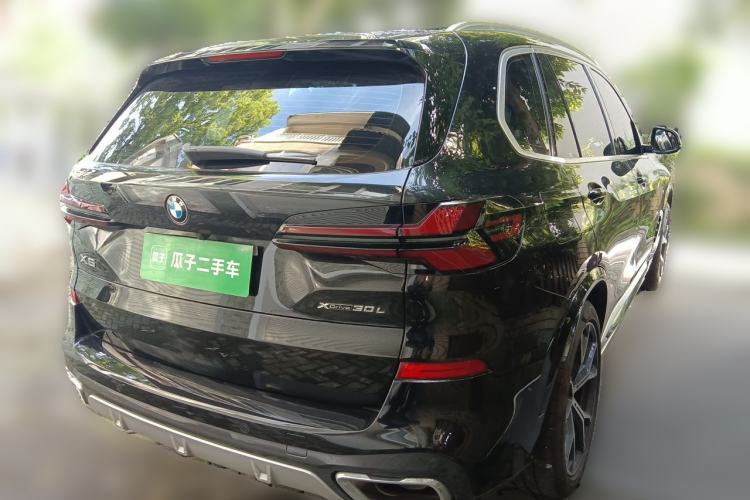 Used BMW X5 2023 xDrive 30Li Luxury M Sport Package Rear Right 45 Deg