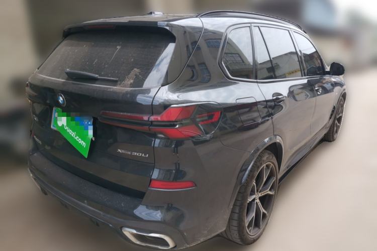Used BMW X5 2023 xDrive 30Li Luxury M Sport Package Rear Right 45 Deg
