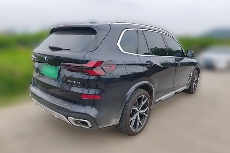 Used BMW X5 2023 xDrive 30Li Luxury M Sport Package Rear Right 45 Deg