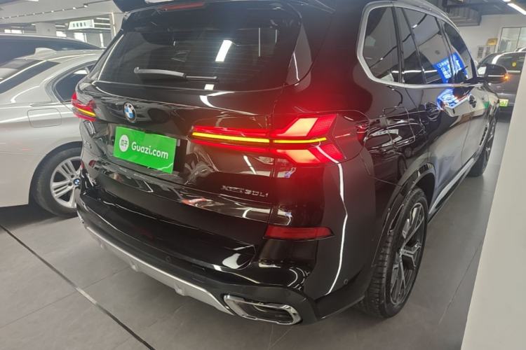 Used BMW X5 2023 xDrive 30Li Luxury M Sport Package Rear Right 45 Deg