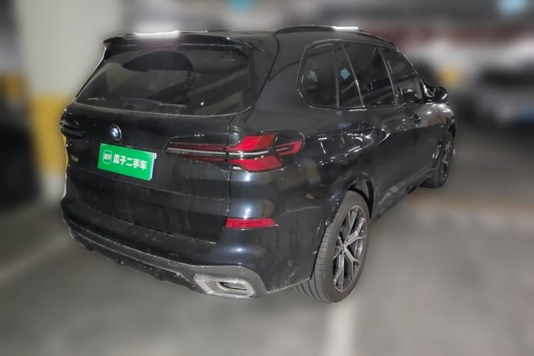 Used BMW X5 2023 xDrive 30Li Luxury M Sport Package Rear Right 45 Deg