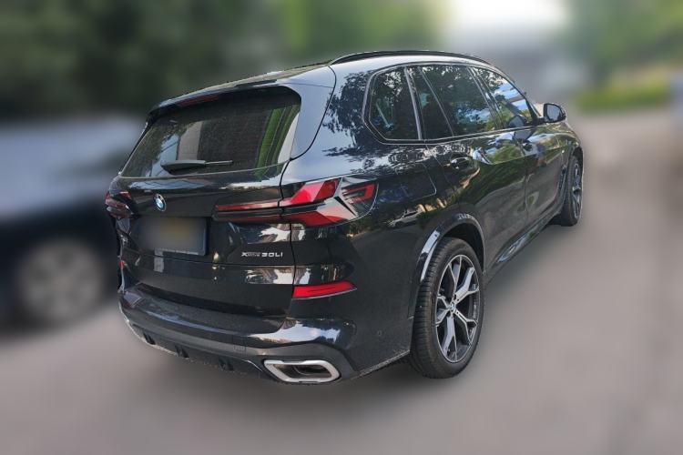 Used BMW X5 2023 xDrive 30Li Luxury M Sport Night Edition Package Rear Right 45 Deg