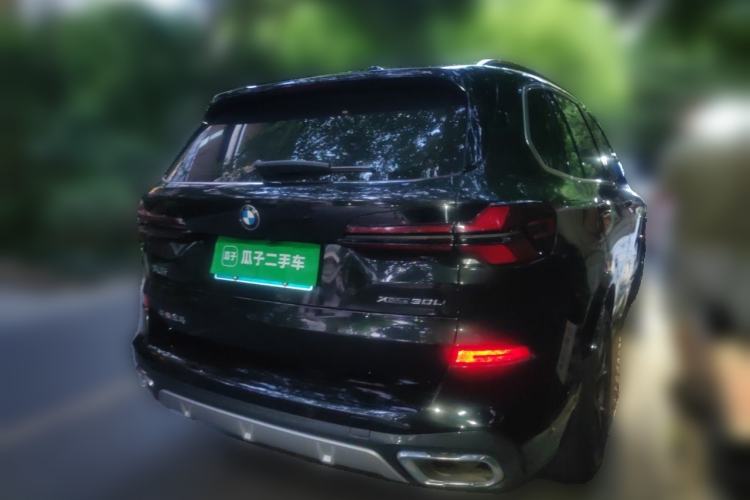 Used BMW X5 2023 xDrive 30Li Luxury M Sport Package Rear Right 45 Deg