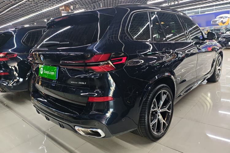 Used BMW X5 2023 xDrive 30Li Luxury M Sport Night Edition Package Rear Right 45 Deg