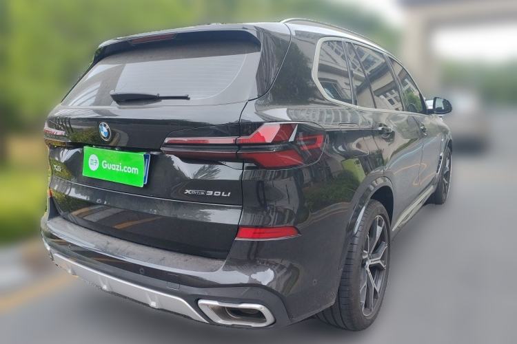 Used BMW X5 2023 xDrive 30Li Luxury M Sport Package Rear Right 45 Deg