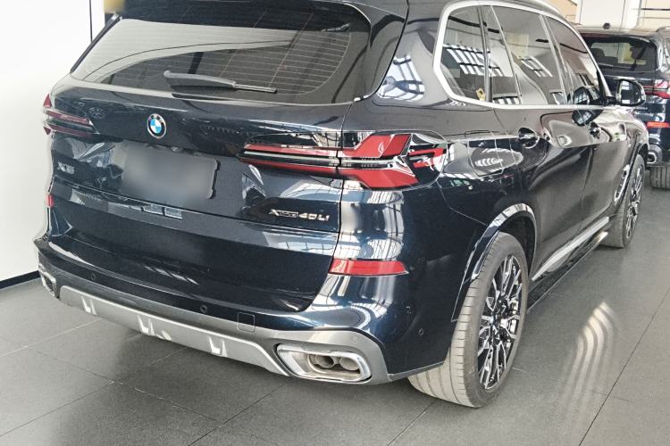 Used BMW X5 2023 xDrive 40Li M Sport Package Rear Right 45 Deg