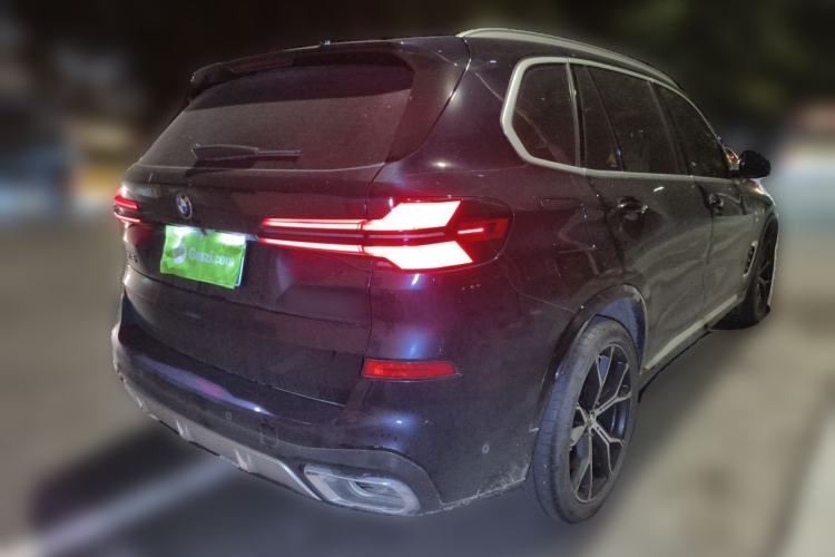 Used BMW X5 2023 xDrive 30Li Luxury M Sport Package Rear Right 45 Deg