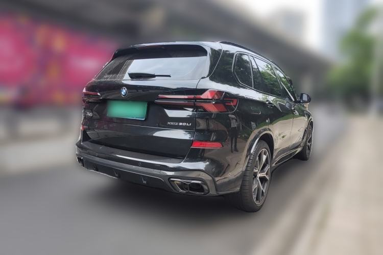 Used BMW X5 2023 xDrive 30Li Luxury M Sport Night Edition Package Rear Right 45 Deg