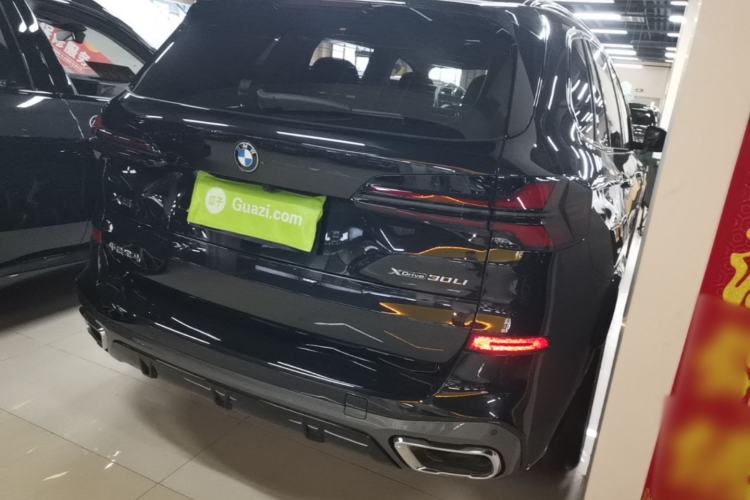 Used BMW X5 2023 xDrive 30Li Luxury M Sport Night Edition Package Rear Right 45 Deg