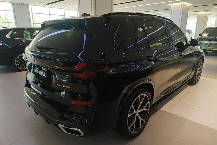 Used BMW X5 2023 xDrive 30Li Luxury M Sport Night Edition Package Rear Right 45 Deg
