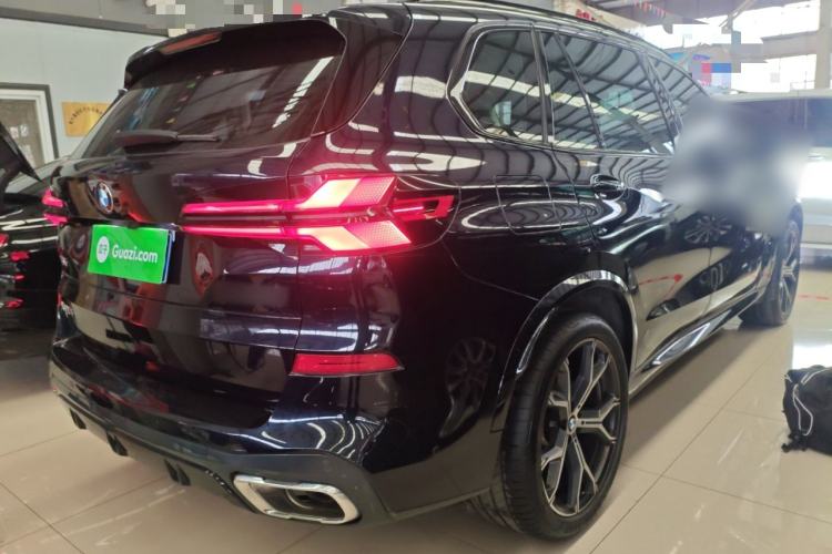 Used BMW X5 2023 xDrive 30Li Luxury M Sport Night Edition Package Rear Right 45 Deg