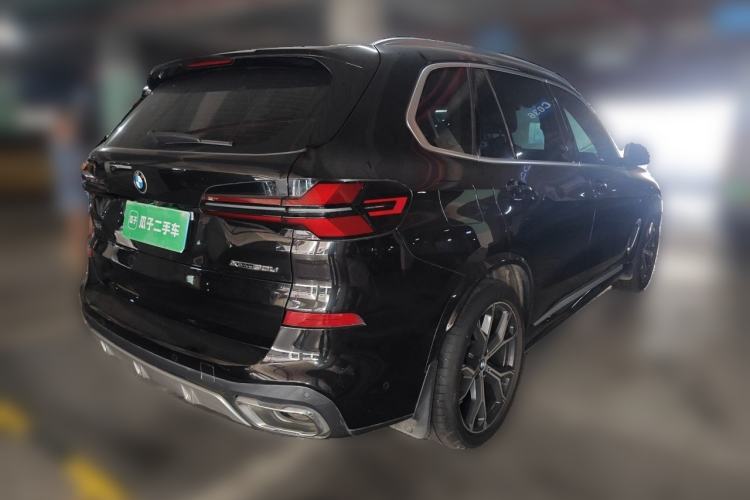 Used BMW X5 2023 xDrive 30Li Luxury M Sport Package Rear Right 45 Deg