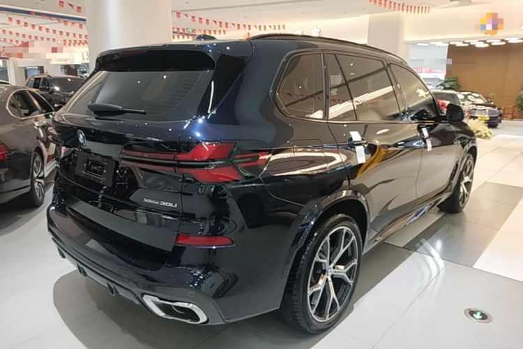 Used BMW X5 2023 xDrive 30Li Luxury M Sport Night Edition Package Rear Right 45 Deg