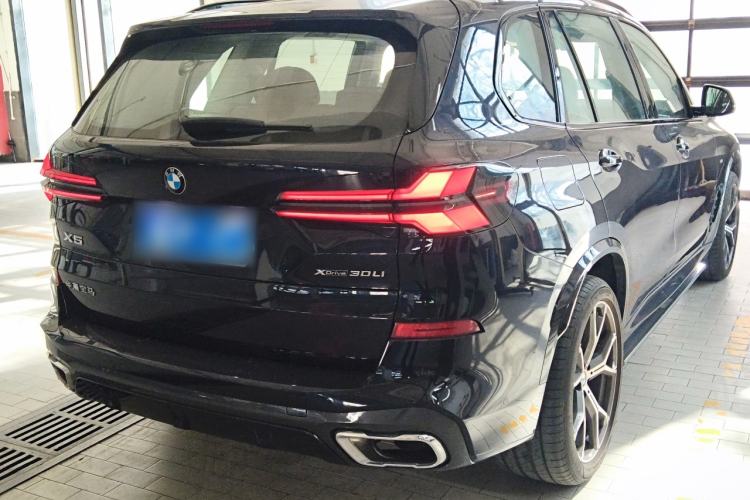 Used BMW X5 2023 xDrive 30Li Luxury M Sport Night Edition Package Rear Right 45 Deg