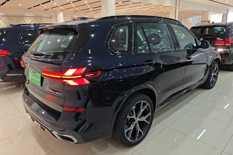 Used BMW X5 2023 xDrive 30Li Luxury M Sport Night Edition Package Rear Right 45 Deg