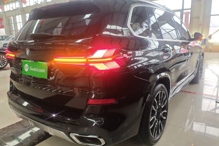Used BMW X5 2023 xDrive 40Li M Sport Package Rear Right 45 Deg