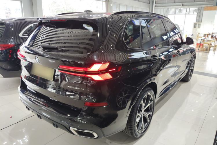 Used BMW X5 2023 xDrive 30Li Luxury M Sport Night Edition Package Rear Right 45 Deg