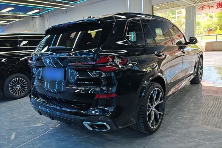 Used BMW X5 2023 xDrive 30Li Luxury M Sport Package Rear Right 45 Deg
