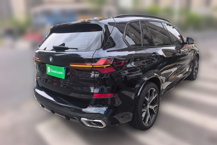Used BMW X5 2023 xDrive 30Li Luxury M Sport Night Edition Package Rear Right 45 Deg