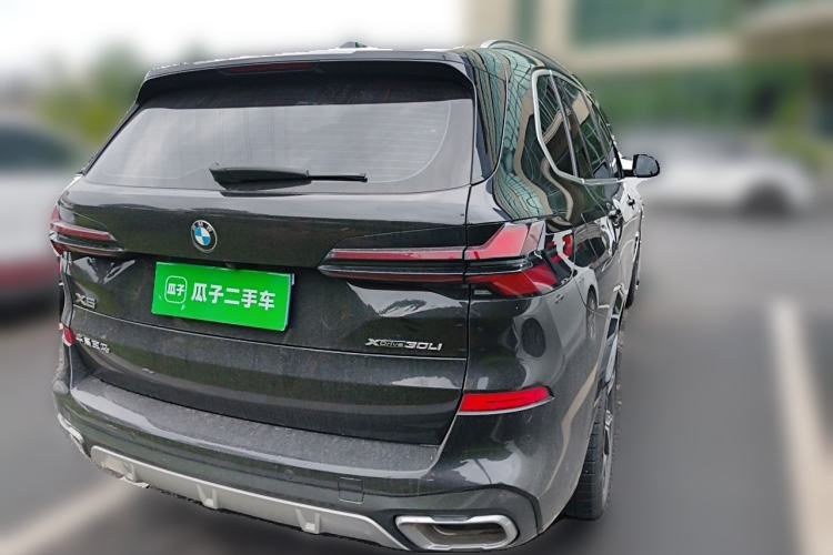 Used BMW X5 2023 xDrive 30Li Luxury M Sport Package Rear Right 45 Deg