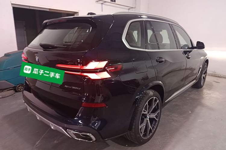 Used BMW X5 2023 xDrive 30Li Luxury M Sport Package Rear Right 45 Deg