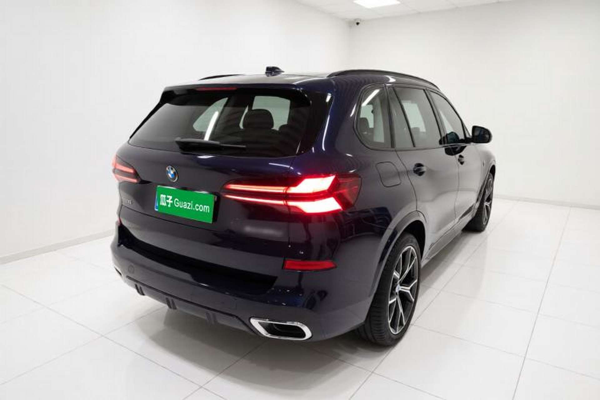 Used BMW X5 2023 xDrive 30Li Luxury M Sport Night Edition Package Rear Right 45 Deg