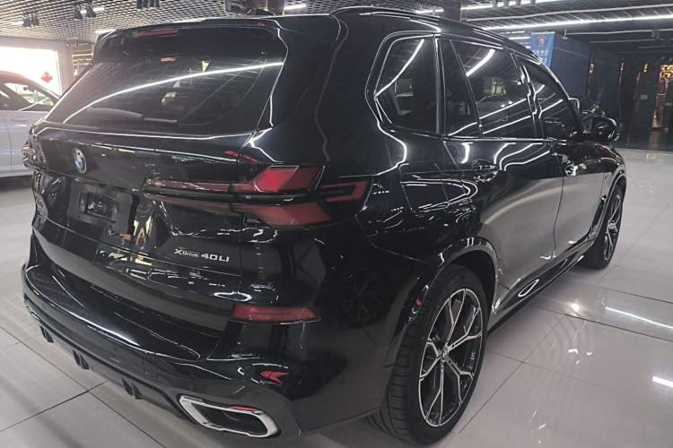 Used BMW X5 2023 xDrive 30Li Luxury M Sport Night Edition Package Rear Right 45 Deg
