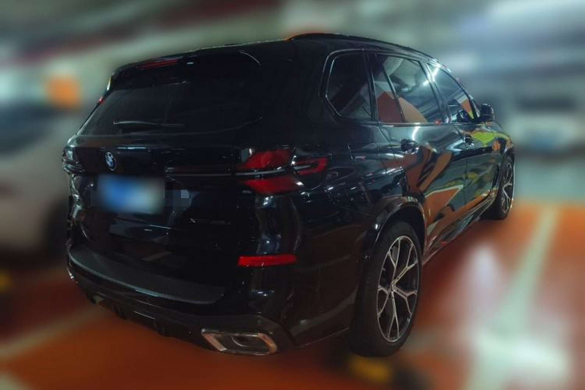 Used BMW X5 2023 xDrive 30Li Luxury M Sport Night Edition Package Rear Right 45 Deg