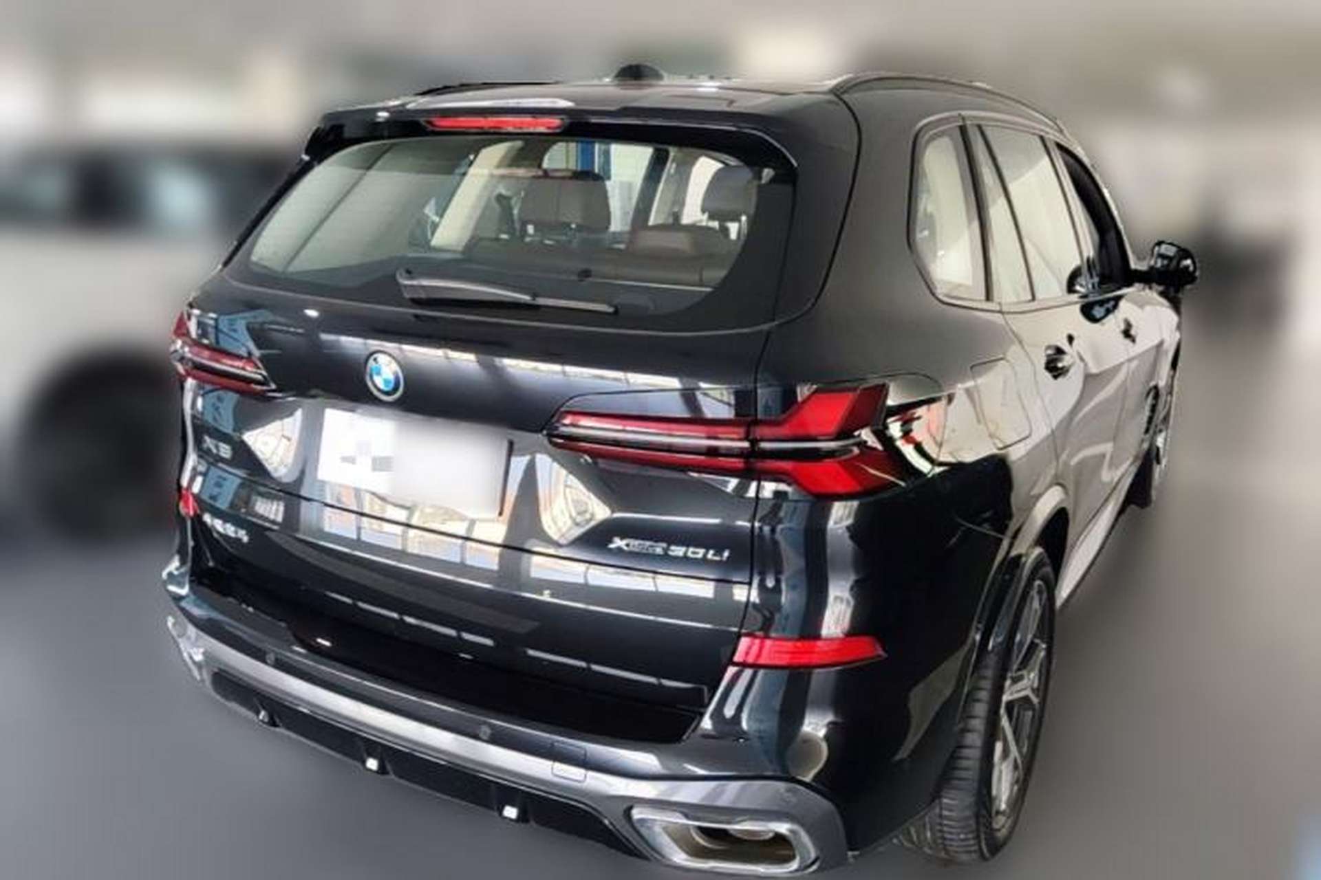 Used BMW X5 2023 xDrive 30Li Luxury M Sport Night Edition Package Rear Right 45 Deg