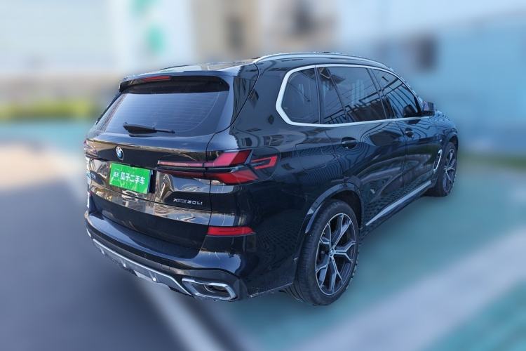 Used BMW X5 2023 xDrive 30Li Luxury M Sport Package Rear Right 45 Deg