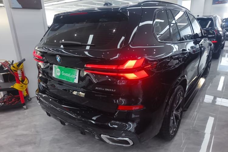 Used BMW X5 2023 xDrive 30Li Luxury M Sport Night Edition Package Rear Right 45 Deg