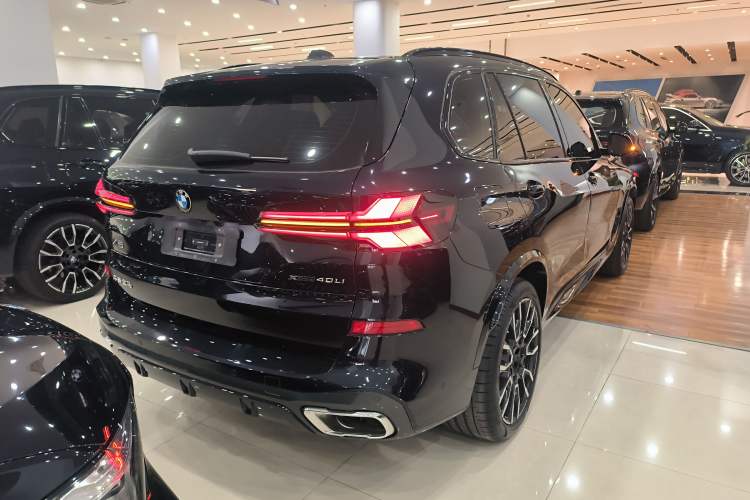Used BMW X5 2023 xDrive 40Li M Sport Night Edition Package Rear Right 45 Deg