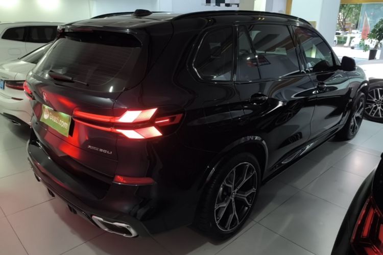 Used BMW X5 2023 xDrive 30Li Luxury M Sport Night Edition Package Rear Right 45 Deg