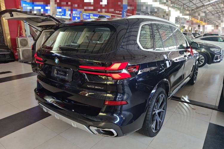 Used BMW X5 2023 xDrive 30Li Luxury M Sport Package Rear Right 45 Deg