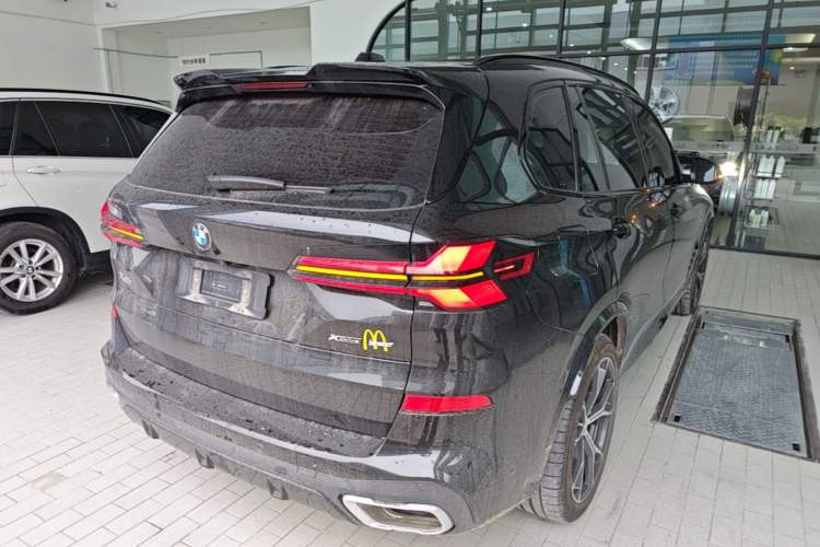 Used BMW X5 2023 xDrive 30Li Luxury M Sport Night Edition Package Rear Right 45 Deg