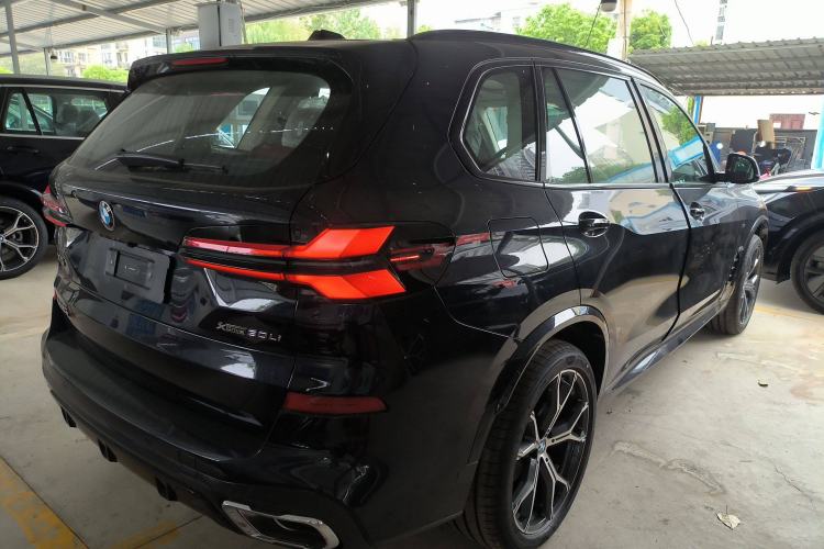 Used BMW X5 2023 xDrive 30Li Luxury M Sport Night Edition Package Rear Right 45 Deg